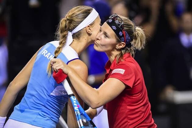 French Kristina Mladenovic and Belgian Kirsten Flipkens pictured at the end of a tennis game between French Kristina Mladenovic WTA Tennis Damen 13) and Belgian Kirsten Flipkens (WTA 47), the second rubber of this weekend s Fed Cup World Group Round 1 meeting between France and Belgium in La Roche-sur-Yon, France, Saturday 10 February 2018. LAURIExDIEFFEMBACQ  x05293785x