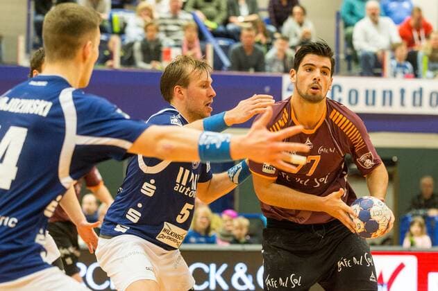 Max Darj 5 Bergischer HC against Savvas Savvas 77 Eintracht Hildesheim Bergischer HC vs Eintracht Hildesheim 2 handball Bundesliga 10 02 18 Solingen, North Rhine-Westphalia Germany blades Hall Copyright: xcdnx