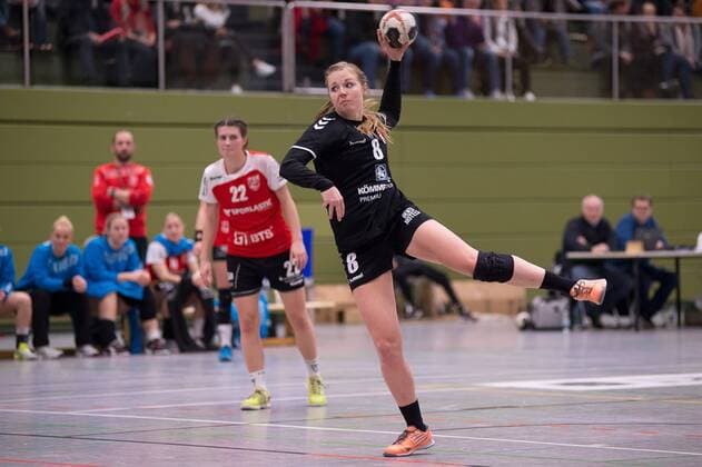 Romana Gallagher 08 FSG Mainz 05 Budenheim 7 meter shot on goal TG Nürtingen against FSG Mainz Budenheim 2 handball Bundesliga women season 2017 2018 10 02 2018 Nürtingen Copyright: xWoernx xEibner-Pressefotox EP_nwn