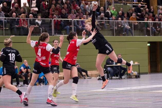 Katrin Feldmann 10 FSG Mainz 05 Budenheim shooting Dynamics TG Nürtingen against FSG Mainz Budenheim 2 handball Bundesliga ladies season 2017 2018 10 02 2018 Nürtingen Copyright: xWoernx xEibner-Pressefotox EP_nwn