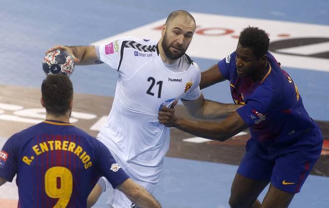 Partido de Liga de Campeones entre el Barcelona y el Vardar. En la imagen, Canellas y Jallouz.Champions League match between Barcelona and Vardar. In this picture, Canellas and Jallouz. 