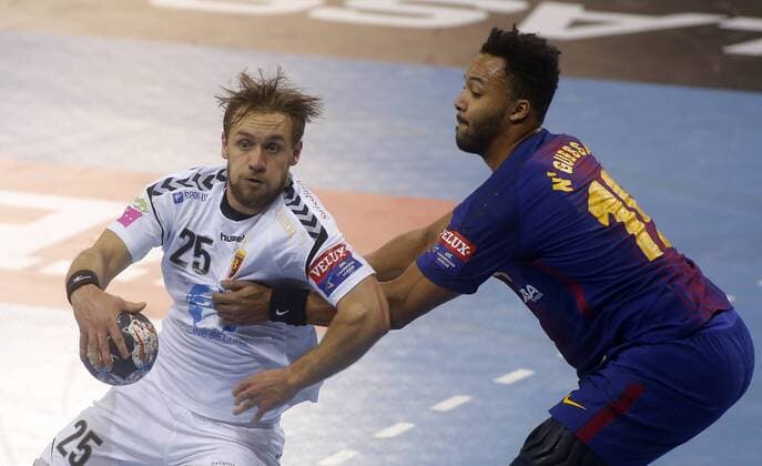 Partido de Liga de Campeones entre el Barcelona y el Vardar. En la imagen, Cindric y NÂ Guessan.Champions League match between Barcelona and Vardar. In this picture, Cindric and NÂ Guessan. 