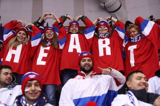 Themen der Woche - SPORT Bilder des Tages - SPORT GANGNEUNG, SOUTH KOREA â€“ FEBRUARY 11, 2018: Russian fans cheer during the short dance event as part of the Figure skating Eiskunstlauf team event at the 2018 Winter Olympic Games Olympische Spiele Olympia OS at the Gangneung Ice Arena. Valery Sharifulin TASS  TS07337C