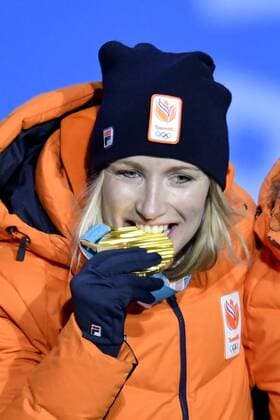 PyeongChang 2018, Eisschnelllauf, 3000m Damen, Siegerehrung 11-02-2018 ALGEMEEN: MEDAL PLAZA OLYMPISCHE SPELEN: Olympic Games Olympische Spiele Olympia OS PEYONGCHANG 2018 Carlijn Achtereekte wint goud op de 3.000 meter Foto: Sander Chamid xVIxVIxImagesx xSoenarxChamidxsportfotografiexIVx 10032275