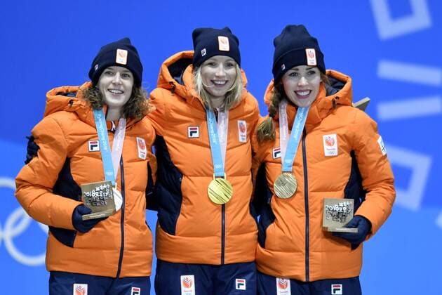 PyeongChang 2018, Eisschnelllauf, 3000m Damen, Siegerehrung 11-02-2018 ALGEMEEN: MEDAL PLAZA OLYMPISCHE SPELEN: Olympic Games Olympische Spiele Olympia OS PEYONGCHANG 2018 Vlnr Antoinette de Jong , Carlijn Achtereekte en Ireen Wust (JustLease.nl) Foto: Sander Chamid xVIxVIxImagesx xSoenarxChamidxsportfotografiexIVx 10032291