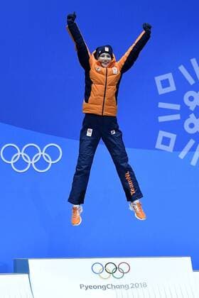 Themen der Woche - SPORT Bilder des Tages - SPORT PyeongChang 2018, Eisschnelllauf, 3000m Damen, Siegerehrung 11-02-2018 ALGEMEEN: MEDAL PLAZA OLYMPISCHE SPELEN: Olympic Games Olympische Spiele Olympia OS PEYONGCHANG 2018 Carlijn Achtereekte wint goud op de 3.000 meter Foto: Sander Chamid xVIxVIxImagesx xSoenarxChamidxsportfotografiexIVx 10032331