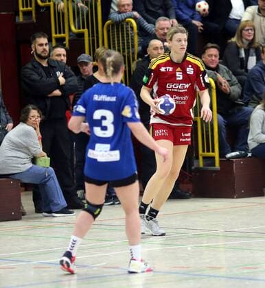 lsp r handball HBL HSG Bensheim vs HSG Blomberg Lippe season 2017 2018 10 02 2018 v l Carolin Schmele Bensheim Bensheim seeks a scan station action frame ba