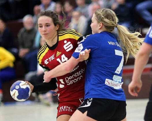 lsp r handball HBL HSG Bensheim vs HSG Blomberg Lippe season 2017 2018 10 02 2018 v l Sanne Hoekstra Bensheim Bensheim Tess van Buren Blomberg action battle ba