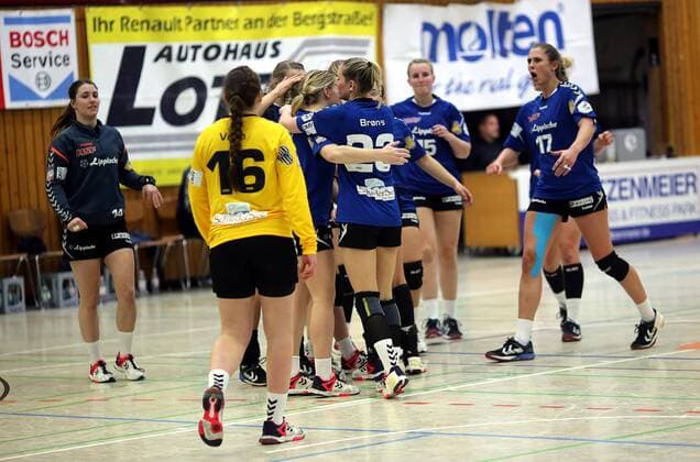 lsp r handball HBL HSG Bensheim vs HSG Blomberg Lippe season 2017 2018 10 02 2018 Bensheim v l cheers at the HSG Blomberg after the victory in Bensheim action frame ba