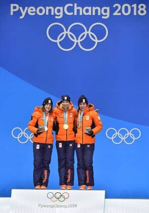 (180211) -- PYEONGCHANG, Feb. 11, 2018 -- Champion Carlijn Achtereekte (C), second-placed Ireen Wust (L) and third-placed Antoinette De Jong, all from the Netherlands, pose for photos during the medal ceremony of ladies 3000m event of Speed skating Eisschnelllauf at 2018 PyeongChang Winter Olympic Games Olympische Spiele Olympia OS at the Medal Plaza in PyeongChang, South Korea, on Feb. 11, 2018. ) (SP)OLY-SOUTH KOREA-PYEONGCHANG-SPEED SKATING-LADIES 3000M-MEDAL CEREMONY LuixSiuxWai 