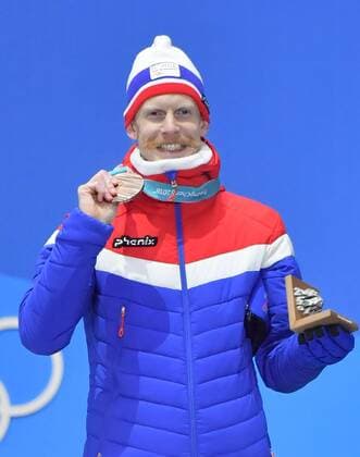 PyeongChang 2018, Skispringen, Andre Wellinger bekommt seine Goldmedaille, Siegerehrung (180211) -- PYEONGCHANG, Feb. 11, 2018 -- Third-placed Robert Johansson from Norway poses for photos during the medal ceremony of men s normal hill individual event of Ski jumping Skispringen Ski nordisch at 2018 PyeongChang Winter Olympic Games Olympische Spiele Olympia OS at the Medal Plaza in PyeongChang, South Korea, on Feb. 11, 2018. ) (SP)OLY-SOUTH KOREA-PYEONGCHANG-SKI JUMPING-MEN S NORMAL HILL INDIVIDUAL-MEDAL CEREMONY LuixSiuxWai 