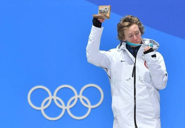(180211) -- PYEONGCHANG, Feb. 11, 2018 -- Champion Redmond Gerard of the U.S. reacts during the medal ceremony of men s snowboard slopestyle at the 2018 PyeongChang Winter Olympic Games Olympische Spiele Olympia OS at the Phoenix Snow Park in PyeongChang, South Korea, on Feb. 11, 2018. ) (SP)OLY-SOUTH KOREA-PYEONGCHANG-SNOWBOARD-MEN S SLOPESTYLE-MEDAL CEREMONY LuixSiuxWai 