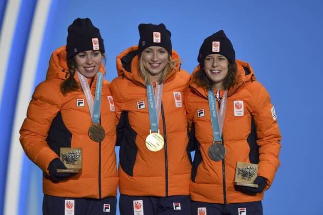 from left Antoinette JONG NED 3 square bronze bronze medal bronze medallist Carlijn ACHTEREEKTE NED 1 square gold medallist gold gold medal Olympic champion Ireen WUST Wüst-Wüst NED 2 square silver silver medal silver medal winner Winners medals victory ceremony Olympic medals Plaza on 11 02 2018 Eissschnelllaufen 3000 m speed skating Ladies women Winter Olympics 2018 from 09 02 25 02 2018 in PyeongChang Korea Â