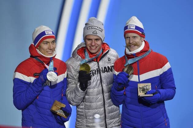 v li Johann André FORFANG NOR 2 square silver silver silver medalist of Andreas Wallace GER 1 square gold medalist gold gold medal Olympic champion Robert JOHANSSON NOR 3 square bronze bronze medal winner of the bronze medal medal award ceremony Medals victory ceremony Olympic medals Plaza on 11 02 2018 ski jumping normal Hill men ski jumping normal Hill at the Winter Olympics 2018 from 09 02 25 02 2018 in PyeongChang Korea Â