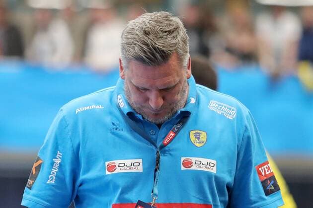 Nikolaj Jacobsen coach head coach RTL looking disappointed disappointment frustration disappointed pessimistic frame action action handball Champions League Rhein Neckar Löwen MOL Pick Szeged xozx