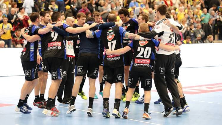 Players of SC MOL Pick Szeged jubilation after the final whistle win winner winners cheers cheer joy optimistic action action handball Champions League Rhein Neckar Lions MOL Pick Szeged xozx