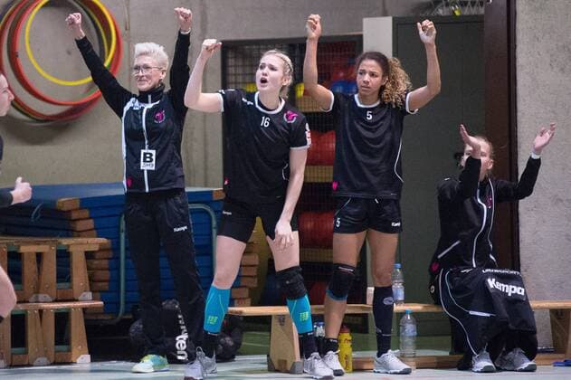 Dalvi Amega 05 TuS Metzingen 2 Annika Ibraheem 16 TuS Metzingen 2 team cheers emotions victory joy goal celebration success joy TuS Metzingen 2 against SV Allensbach 3 handball Bundesliga season South ladies season 2017 2018 11 02 2018 Metzingen Copyright: xEIBNER NicolasxWoernx EP_NWN