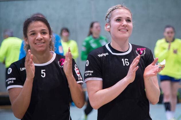 Dalvi Amega 05 TuS Metzingen 2 Annika Ibraheem 16 TuS Metzingen 2 emotions Jubilee victory TuS Metzingen 2 against SV Allensbach 3 handball Bundesliga season southern ladies season 2017 2018 11 02 2018 Metzingen Copyright: xEIBNER NicolasxWoernx EP_NWN