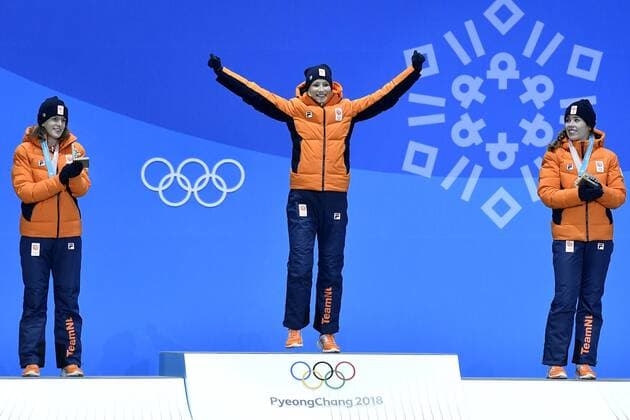 11-02-2018 ALGEMEEN: MEDAL PLAZA OLYMPISCHE SPELEN: Olympic Games Olympische Spiele Olympia OS PEYONGCHANG 2018 vlnr Ireen Wust (JustLease.nl) , Carlijn Achtereekte en Antoinette de Jong Foto: Sander Chamid xVIxVIxImagesx xSoenarxChamidxsportfotografiexIVx 10045242