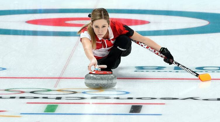 (180212) -- PYEONGCHANG, Feb. 12, 2018 -- Canada s Kaitlyn Lawes competes during the curling mixed doubles semifinal against Kristin Skaslien and Magnus Nedregotten from Norway at the 2018 PyeongChang Winter Olympic Games Olympische Spiele Olympia OS at the Gangneung Curling Centre in Gangneung, South Korea, on Feb. 12, 2018. Canada won 8-4. ) (SP)OLY-SOUTH KOREA-PYEONGCHANG-CURLING-MIXED DOUBLES-CAN VS NOR MaxPing 