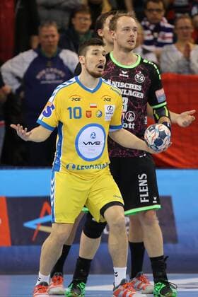 Flensburg 11 02 18 sports handball VELUX EHF Champions League season 2017 2018 group stage SG Flensburg Handewitt PGE Vive Kielce Alex Dujshebajev KS Kielce 10 Henrik Toft Hansen SG Flensburg Handewitt 23 Flensburg Schleswig-Holstein of Germany Flens arena Copyright: xAgentur54Gradx xSpeedphotosx