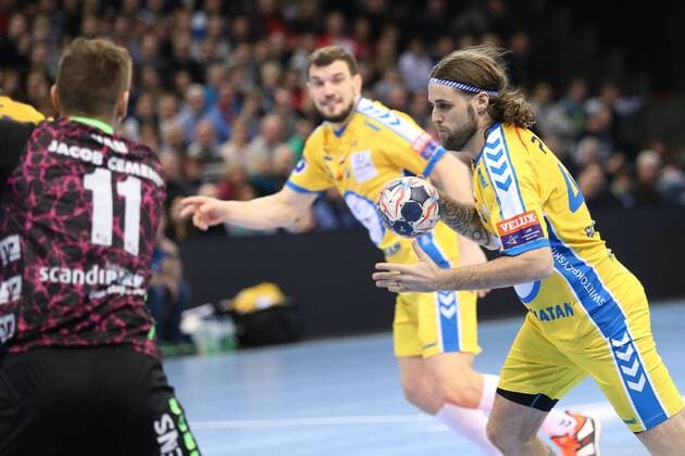 Flensburg 11 02 18 sports handball VELUX EHF Champions League season 2017 2018 group stage SG Flensburg Handewitt PGE Vive Kielce Dean Bombac KS Kielce 44 Michal Jurecki KS Kielce 05 Lasse Svan Hansen SG Flensburg Handewitt 11 Flensburg Schleswig-Holstein of Germany Flens arena Copyright: xAgentur54Gradx xSpeedphotosx