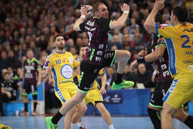 Flensburg 11 02 18 sports handball VELUX EHF Champions League season 2017 2018 group stage SG Flensburg Handewitt PGE Vive Kielce Holger Glandorf SG Flensburg Handewitt 09 Flensburg Schleswig-Holstein of Germany Flens arena Copyright: xAgentur54Gradx xSpeedphotosx