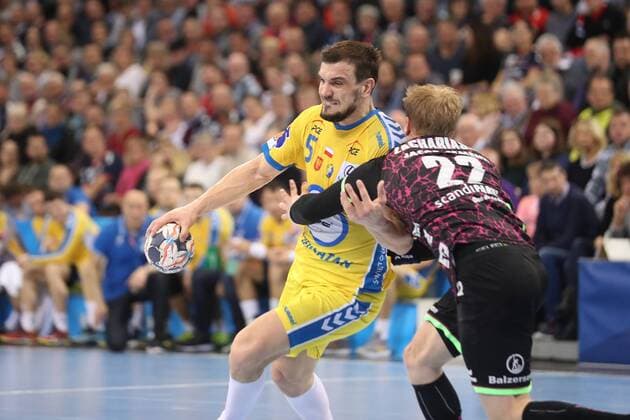 Flensburg 11 02 18 sports handball VELUX EHF Champions League season 2017 2018 group stage SG Flensburg Handewitt PGE Vive Kielce Michal Jurecki KS Kielce 05 Anders Zachariassen SG Flensburg Handewitt 22 Flensburg Schleswig-Holstein of Germany Flens arena Copyright: xAgentur54Gradx xSpeedphotosx