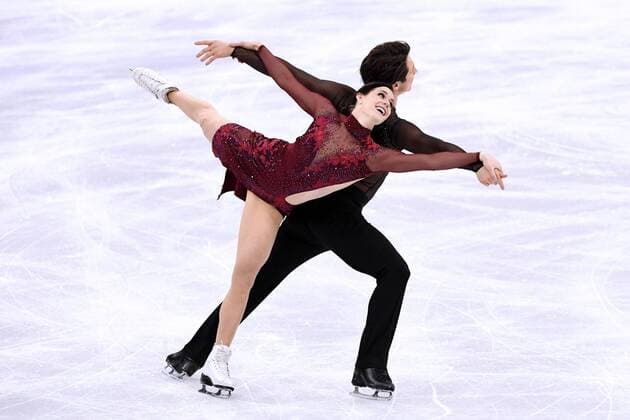 (180212) -- PYEONGCHANG, Feb. 12, 2018 -- Canada s Tessa Virtue (Front) and Scott Moir compete during the ice dance free dance of Figure skating Eiskunstlauf team event at the 2018 PyeongChang Winter Olympic Games Olympische Spiele Olympia OS in Gangneung Ice Arena, South Korea, on Feb. 12, 2018. Team Canada won the gold medal of figure skating team event with 73 points in total.) (SP)OLY-SOUTH KOREA-PYEONGCHANG-FIGURE SKATING-TEAM EVENT JuxHuanzong 