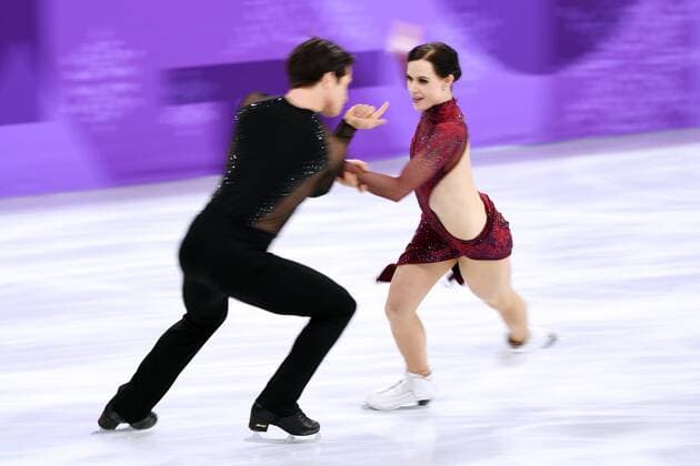 (180212) -- PYEONGCHANG, Feb. 12, 2018 -- Canada s Tessa Virtue (R) and Scott Moir compete during the ice dance free dance of Figure skating Eiskunstlauf team event at the 2018 PyeongChang Winter Olympic Games Olympische Spiele Olympia OS in Gangneung Ice Arena, South Korea, on Feb. 12, 2018. Team Canada won the gold medal of figure skating team event with 73 points in total.) (SP)OLY-SOUTH KOREA-PYEONGCHANG-FIGURE SKATING-TEAM EVENT JuxHuanzong 