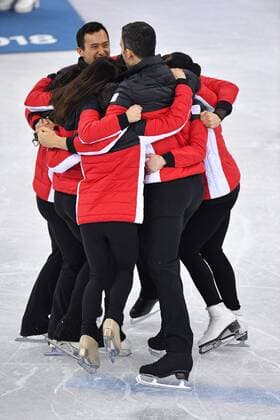 Canada team group Mannschaftsbild Totale (CAN), FEBRUARY 12, 2018 - Figure skating Eiskunstlauf : Team Flower Ceremony at Gangneung Ice Arena during the PyeongChang 2018 Olympic Winter games Winterspiele Spiele Summer games in Gangneung, South Korea. Noxthirdxpartyxsales  (71967952)