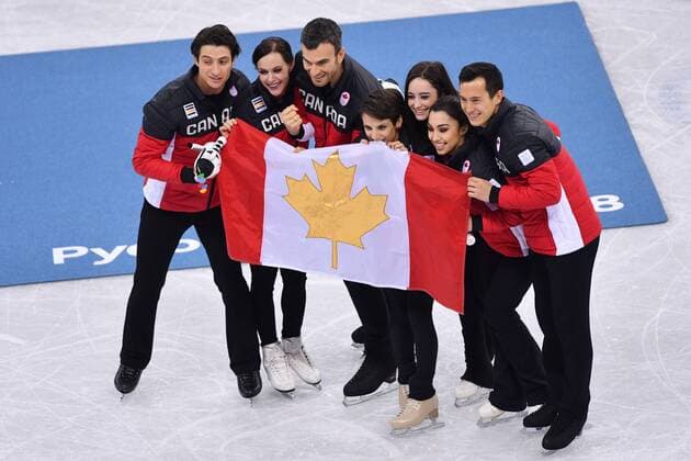 Canada team group Mannschaftsbild Totale (CAN), FEBRUARY 12, 2018 - Figure skating Eiskunstlauf : Team Flower Ceremony at Gangneung Ice Arena during the PyeongChang 2018 Olympic Winter games Winterspiele Spiele Summer games in Gangneung, South Korea. Noxthirdxpartyxsales  (71968043)