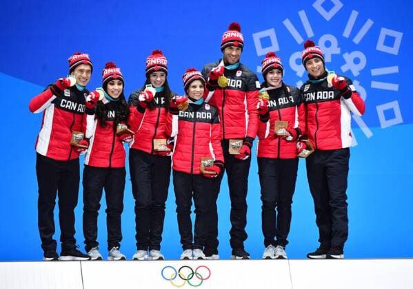 Members of the Canada Figure skating Eiskunstlauf Ice Dance Team celebrate as they are awarded their gold medals during their medal ceremony during the Pyeongchang 2018 Winter Olympics, in Pyeongchang, South Korea, on February 12, 2018.  OLY20180212328 KEVINxDIETSCH