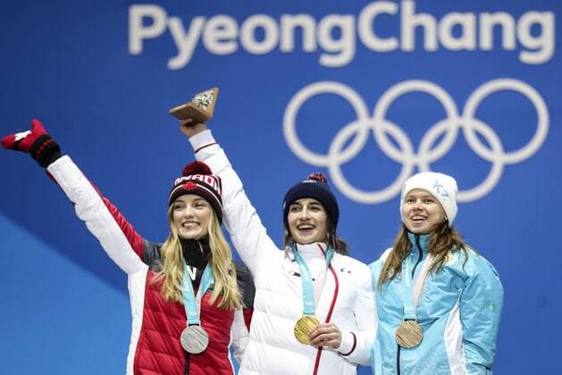 (180212) -- PYEONGCHANG, Feb. 12, 2018 -- Champion Perrine Laffont from France(C), second-placed Justine Dufour-Lapointe from Canada (L) and third-placed Yulia Galysheva from Kazakhstan pose for photos during medal ceremony for ladies moguls event of freestyle skiing at 2018 PyeongChang Winter Olympic Games Olympische Spiele Olympia OS at the Medal Plaza in PyeongChang, South Korea, on Feb. 12, 2018. ) (SP)OLY-SOUTH KOREA-PYEONGCHANG-FREE STYLE SKIING-LADIES MOGULS-MEDAL CEREMONY WuxZhuang 