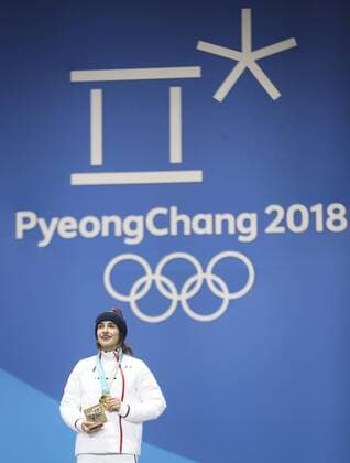 (180212) -- PYEONGCHANG, Feb. 12, 2018 -- Champion Perrine Laffont from France poses for photos during medal ceremony for ladies moguls event of freestyle skiing at 2018 PyeongChang Winter Olympic Games Olympische Spiele Olympia OS at the Medal Plaza in PyeongChang, South Korea, on Feb. 12, 2018. ) (SP)OLY-SOUTH KOREA-PYEONGCHANG-FREE STYLE SKIING-LADIES MOGULS-MEDAL CEREMONY WuxZhuang 
