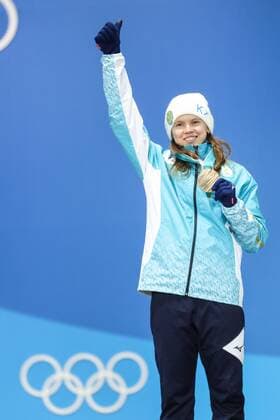 (180212) -- PYEONGCHANG, Feb. 12, 2018 -- Third-placed Yulia Galysheva from Kazakhstan reacts on the podium during medal ceremony for ladies moguls event of freestyle skiing at 2018 PyeongChang Winter Olympic Games Olympische Spiele Olympia OS at the Medal Plaza in PyeongChang, South Korea, on Feb. 12, 2018. ) (SP)OLY-SOUTH KOREA-PYEONGCHANG-FREE STYLE SKIING-LADIES MOGULS-MEDAL CEREMONY WuxZhuang 