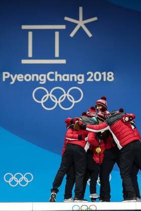 (180212) -- PYEONGCHANG, Feb. 12, 2018 -- Champion Team Canada celebrate during the medal ceremony for team event of Figure skating Eiskunstlauf at 2018 PyeongChang Winter Olympic Games Olympische Spiele Olympia OS at the Medal Plaza in PyeongChang, South Korea, on Feb. 12, 2018. ) (SP)OLY-SOUTH KOREA-PYEONGCHANG-FIGURE SKATING-TEAM EVENT-MEDAL CEREMONY WuxZhuang 