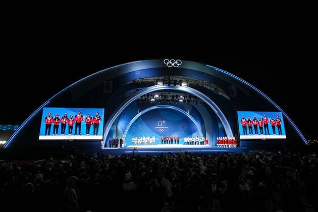 OLYMPICS - 2018 Winter Olympics PYEONGCHANG,SOUTH KOREA,12.FEB.18 - OLYMPICS, Figure skating Eiskunstlauf - Olympic Winter games Winterspiele Spiele Summer games PyeongChang 2018, Medals Plaza, team event, award ceremony. Image shows Athletes of Russia, the rejoicing of team Canada and USA. Keywords: medals. GEPAxpictures xMaticxKlansek