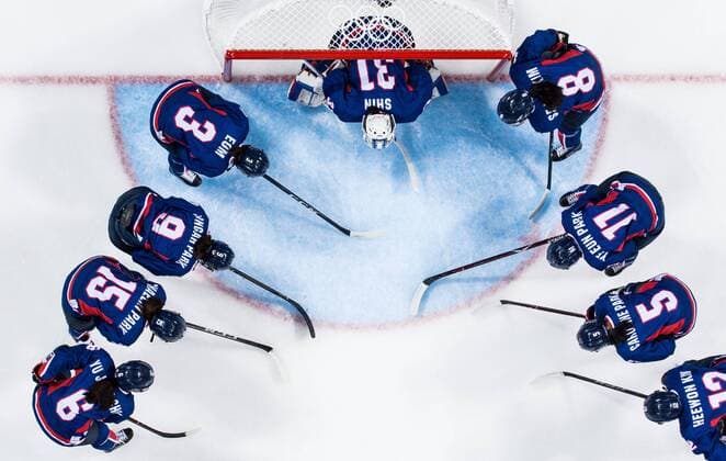 Bilder des Tages - SPORT 180213 The players of Korea gathers prior the Women s Ice hockey Eishockey Preliminary Round match between Sweden and Korea during day three of the 2018 Winter Olympics on February 13, 2018 in Pyeongchang. Photo: Petter Arvidson BILDBYRAN kod PA 91962 *** 180213 The players of Korea gathers prior the Women s Ice Hockey Preliminary Round match between Sweden and Korea during day three of the 2018 Winter Olympics on February 13 2018 in Pyeongchang Photo Petter Arvidson PA BILDBYRAN code 91962  Copyright: PETTERxARVIDSON BB180213PA002