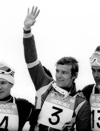 11.02.1968 , Olympische Winterspiele 1968 in Grenoble : Der dreifache Olympiasieger Jean Claude Killy (Frankreich) winkt nach seinem Sieg im Riesenslalon *** 11 02 1968 Olympic Winter Games 1968 in Grenoble of the triple Olympic champion Jean Claude Killy France beckons after his victory in the Riesenslalon HM