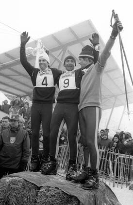 08.02.1968 , Olympische Winterspiele 1968 in Grenoble : Siegerbild nach dem Alalon von links: Herbert Huber, Karl Schranz (beide Österreich) und Jean Claude Killy (Frankreich). Schranz wurde später disqualifizert. *** 08 02 1968 Olympic Winter Games 1968 in Grenoble winning picture after the Alalon was Herbert Huber Karl Schranz both Austria and Jean Claude Killy France Schranz left later disqualifizert HM