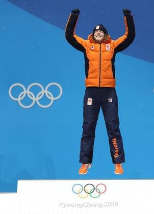 (180213) -- PYEONGCHANG, Feb. 13, 2018 -- Champion Ireen Wust from the Netherlands celebrates during the medal ceremony of ladies 1500m event of Speed skating Eisschnelllauf at 2018 PyeongChang Winter Olympic Games Olympische Spiele Olympia OS at the Medal Plaza in PyeongChang, South Korea, on Feb. 13, 2018. ) (SP)OLY-SOUTH KOREA-PYEONGCHANG-SPEED SKATING-LADIES 1500M-MEDAL CEREMONY BaixXuefei 