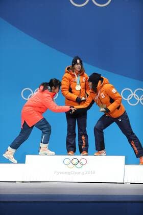(180213) -- PYEONGCHANG, Feb. 13, 2018 -- Champion Ireen Wust (C) from the Netherlands, second-placed Miho Takagi (L) from Japan and third-placed Marrit Leenstra from the Netherlands celebrate during the medal ceremony of ladies 1500m event of Speed skating Eisschnelllauf at 2018 PyeongChang Winter Olympic Games Olympische Spiele Olympia OS at the Medal Plaza in PyeongChang, South Korea, on Feb. 13, 2018. ) (SP)OLY-SOUTH KOREA-PYEONGCHANG-SPEED SKATING-LADIES 1500M-MEDAL CEREMONY BaixXuefei 