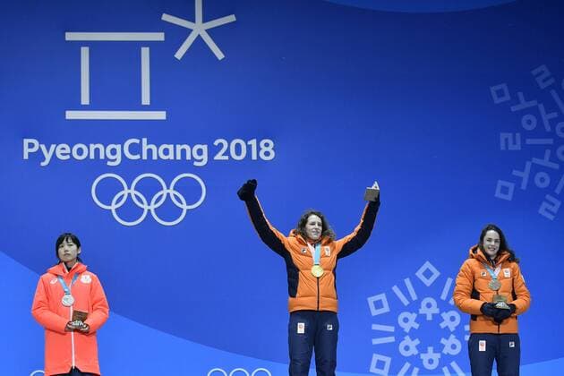 13-02-2018 ALGEMEEN: MEDAL PLAZA OLYMPISCHE SPELEN: Olympic Games Olympische Spiele Olympia OS PEYONGCHANG 2018 Ireen Wust (JustLease.nl) wint Olympisch goud op de 1500 meter. Dit is haar vijfde gouden Olympische medaillle. Links Miho Takagi (JPN) rechts Marrit Leenstra (NED) Foto: Sander Chamid xVIxVIxImagesx xSoenarxChamidxsportfotografiexIVx 10054765
