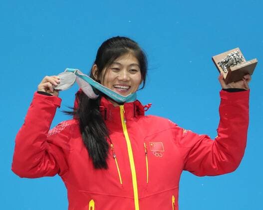 (180213) -- PYEONGCHANG, Feb. 13, 2018 -- Silver medalist China s Liu Jiayu poses for photos during the medal ceremony of ladies halfpipe finals of snowboard at the 2018 PyeongChang Winter Olympic Games Olympische Spiele Olympia OS at the Medal Plaza in PyeongChang, South Korea, on Feb. 13, 2018. ) (SP)OLY-SOUTH KOREA-PYEONGCHANG-SNOWBOARD-LADIES HALFPIPE-MEDAL CEREMONY BaixXuefei 