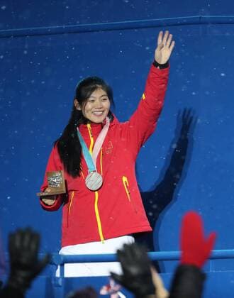 (180213) -- PYEONGCHANG, Feb. 13, 2018 -- Silver medalist China s Liu Jiayu poses for photos during the medal ceremony of ladies halfpipe finals of snowboard at the 2018 PyeongChang Winter Olympic Games Olympische Spiele Olympia OS at the Medal Plaza in PyeongChang, South Korea, on Feb. 13, 2018. ) (SP)OLY-SOUTH KOREA-PYEONGCHANG-SNOWBOARD-LADIES HALFPIPE-MEDAL CEREMONY BaixXuefei 