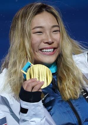 Gold medalist American Chloe Kim celebrates during the medal ceremony for Ladies Snowboard Halfpipe at the medal s plaza during the Pyeongchang 2018 Winter Olympics in Pyeongchang, South Korea, on February 13, 2018.  OLY20180213386c KEVINxDIETSCH