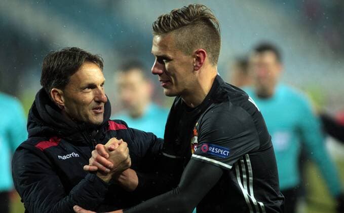 11.02.2018 Belgrade(Serbia) FK Crvena Zvezda(FC Red Star)-FC CSKA Moscow Europa League 1 16 final men s football Vladan Jankovic(L) FK Crvena Zvezda assistant coach handing after match with Pontus Wernbloom(r) FC CSKA Moscow : 