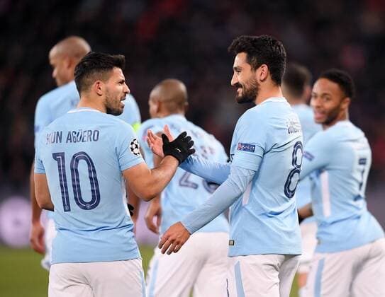 Football CHAMPIONS LEAGUE season 2017 2018 knockout first leg FC Basel Manchester City 13 02 2018 CHEERING Manchester City goalscorer 0 1 Ilkay Gündogan re claps Sergio Agueero from Basel