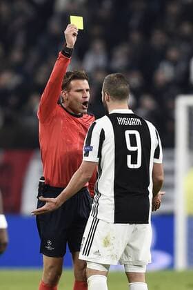 Db Torino 13 02 2018 - Champions League Juventus-Tottenham foto Daniele Buffa Image nella foto: ammonizione Gonzalo Higuain 